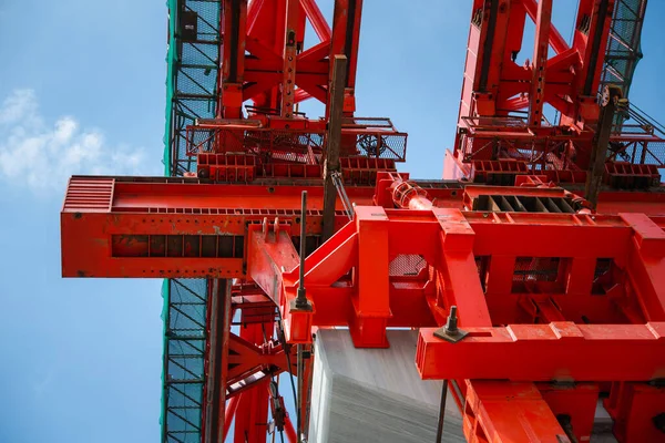 Bangkok, Tayland - 5 Eylül 2017: Bangsue 'den Rangsit' e kadar olan gökyüzü tren hattı inşaatı Bangkok Tayland 'da ulaşım için büyük bir altyapıdır..