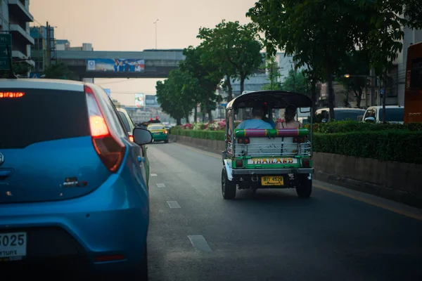 Bangkok Tajlandia Stycznia 2020 Samochody Ruchliwej Drodze Bangkoku Tajlandia Wiele — Zdjęcie stockowe