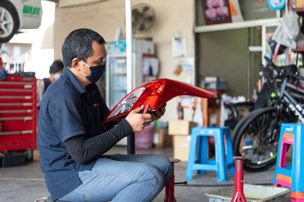 Bangkok Thailand April 2020 Niet Geïdentificeerde Automonteur Serviceman Die Een — Stockfoto