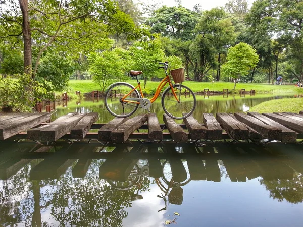 Fahrrad im Park h.d.r. — Stockfoto