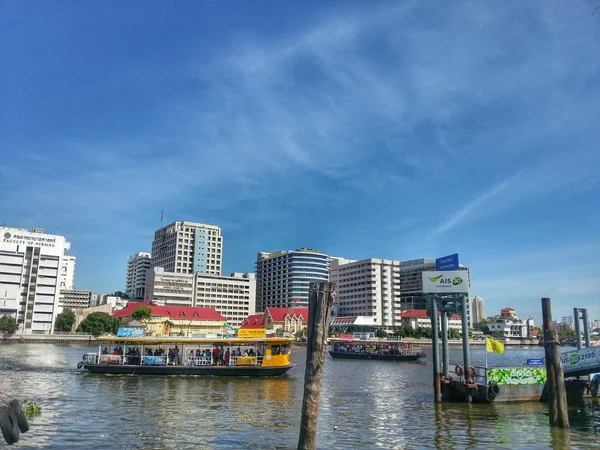 Barco de ferry en el río Chao Phraya —  Fotos de Stock