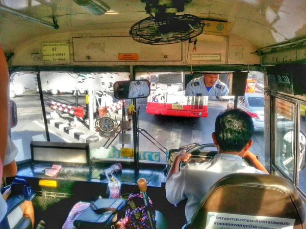 公共交通機関のバス — ストック写真
