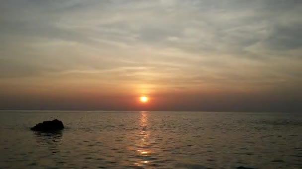 First sunset time for year 2015 on the beach, Timelapse — Stock Video