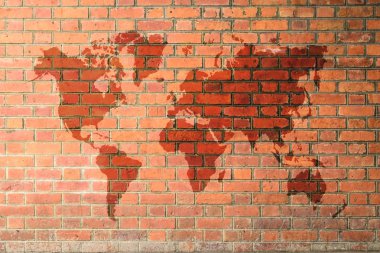 Doku Dünya Haritası ile kırmızı tuğla duvar