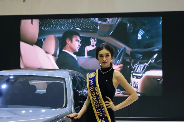 Rolls-Royce Pretty girl in de 36e Bangkok International Motor Show 2015 — Stockfoto