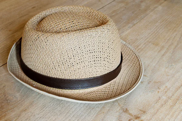 Chapéu na mesa — Fotografia de Stock