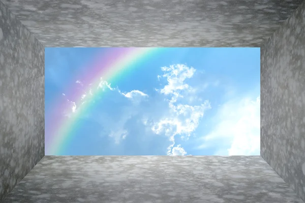 抛光的混凝土房间和天空的彩虹 — 图库照片