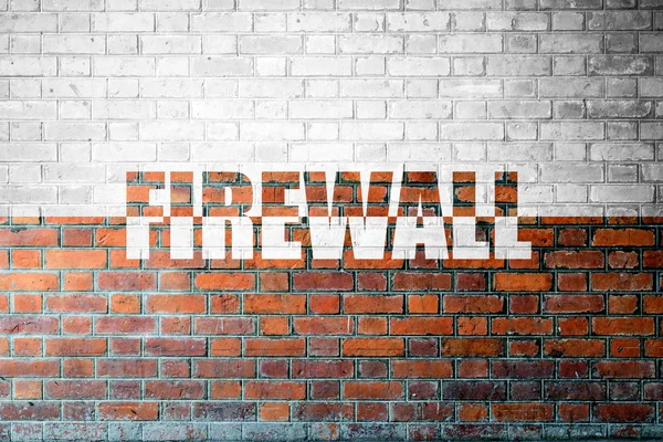 Textura de parede de tijolo vermelho com uma palavra Firewall — Fotografia de Stock
