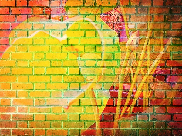 Цветок лотоса на стене из красного кирпича — стоковое фото