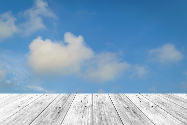 ahşap Teras ve mavi gökyüzü