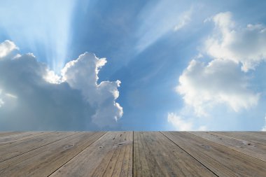 ahşap Teras ve mavi gökyüzü