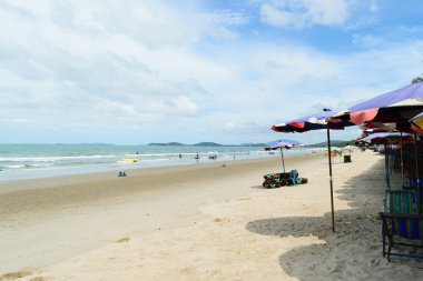 şemsiye ile plaj sandalyeleri