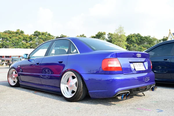 Modifications voiture dans le style VIP et Flush au 4e anniversaire — Photo