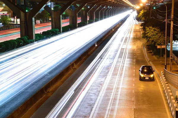 Noite e transporte na cidade de Bangkok Tailândia — Fotografia de Stock