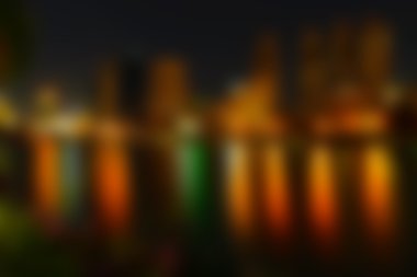 Bulanık Bangkok gece ve Benchakitti Parkı