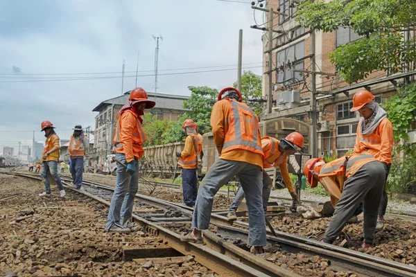 Процесс восстановления железных дорог — стоковое фото