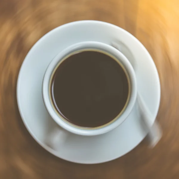 Rozmazané rotace kávy na vintage stylu tabulky — Stock fotografie