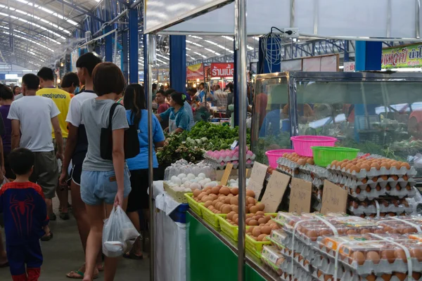 Uova fresche al mercato tailandese — Foto Stock