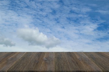 ahşap Teras ve mavi gökyüzü