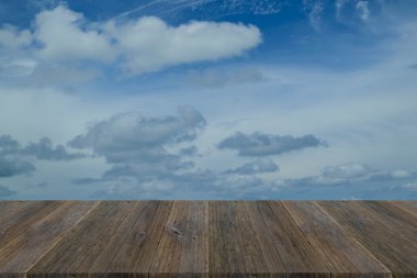 ahşap Teras ve mavi gökyüzü