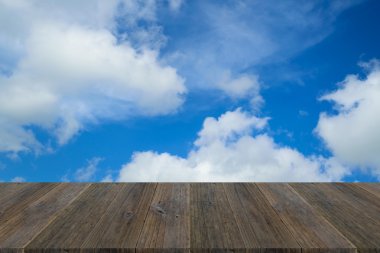 ahşap Teras ve mavi gökyüzü