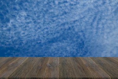 ahşap Teras ve mavi gökyüzü