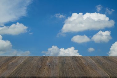 ahşap Teras ve mavi gökyüzü