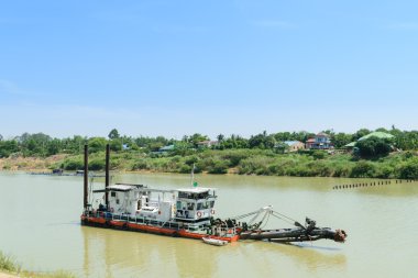 Chao Phraya Nehri çalışma tekne Ekskavatör