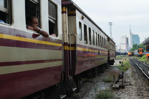 Gente en el tren tailandés —  Fotos de Stock