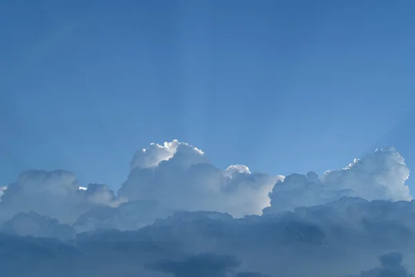 青い空と白い雲 — ストック写真