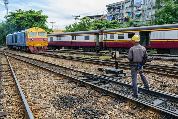 切り替え、鉄道用機関車を制御します。 — ストック写真