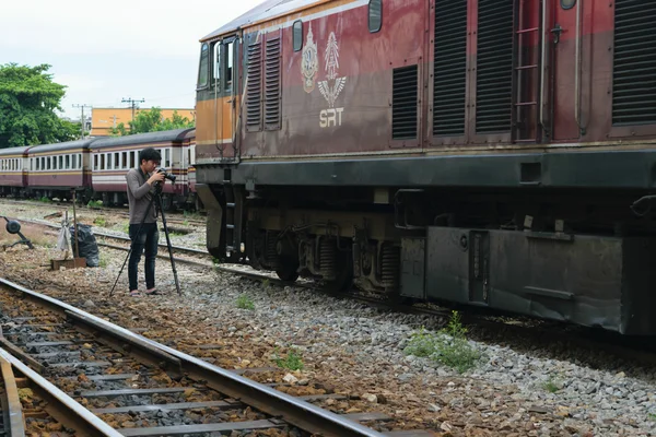 摄影师和泰国火车 — 图库照片
