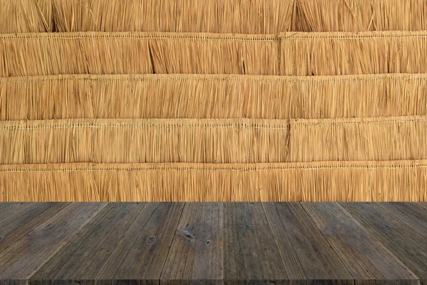 Terrazza in legno e foglie secche struttura della parete — Foto Stock