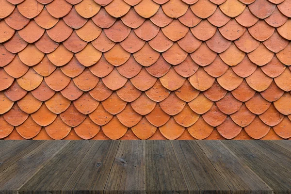 Terraza de madera y textura del techo del azulejo — Foto de Stock