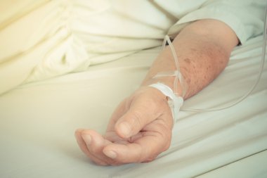 Bir hasta serum fizyolojik intravenöz, vintage styl ile hastaneye
