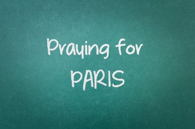 Yeşil yazı tahtası duvar doku bir kelime ile Paris için dua