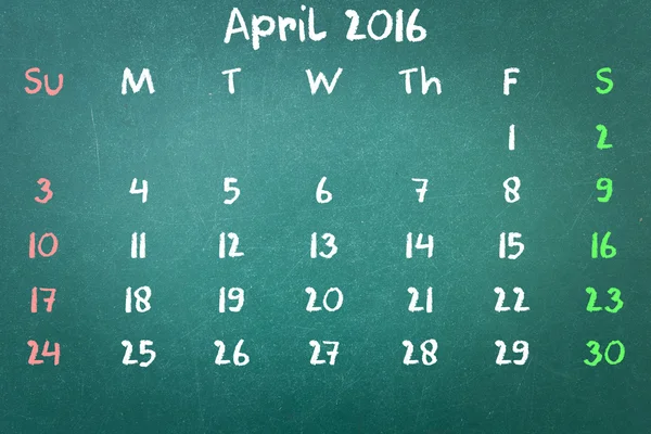 Groene krijtbord muur textuur met een woord kalender 2016 April — Stockfoto