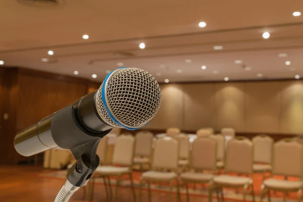 Microfone na sala de reuniões — Fotografia de Stock