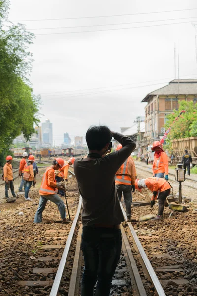 Fotógrafo y tren tailandés —  Fotos de Stock