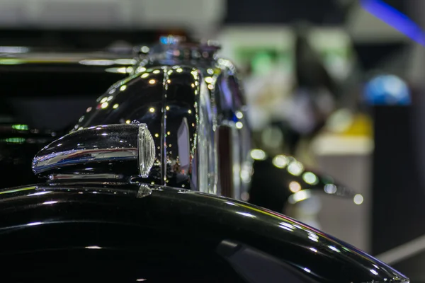 Zoom phare de la voiture classique dans l'événement Salon de la voiture — Photo