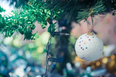 Noel ağacı süsle, vintage tarzı sürecinde