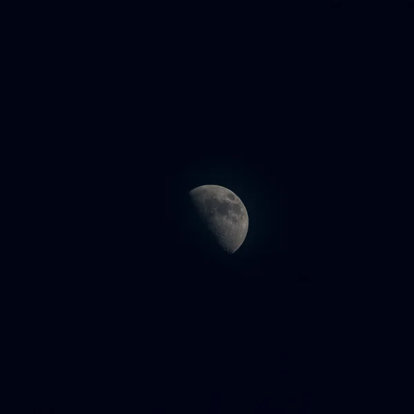 The moon on 19 Dec 2015 17:51 — Stock Photo, Image