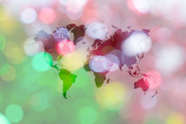 Soyut bokeh arka planını Dünya Haritası ile Noel ağacı