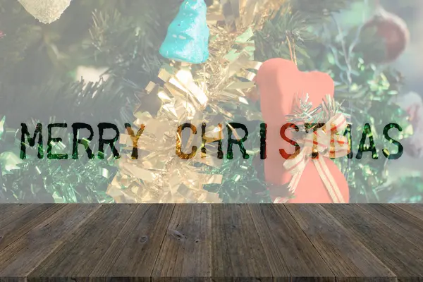 Terraço de madeira e decoração de árvore de Natal — Fotografia de Stock