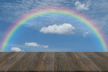 ahşap Teras ve rainbow ile mavi gökyüzü