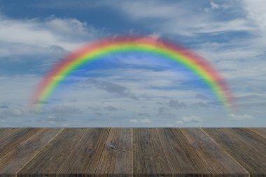 ahşap Teras ve rainbow ile mavi gökyüzü