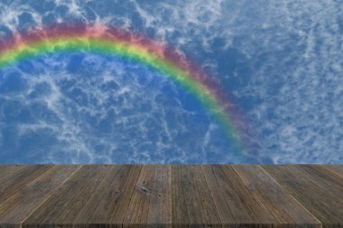 ahşap Teras ve rainbow ile mavi gökyüzü
