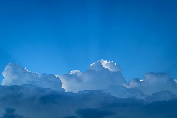 Paisaje nublado cielo azul —  Fotos de Stock