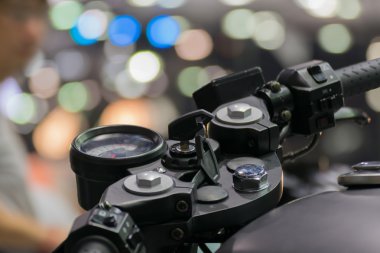 Yakınlaştırma motosiklet gidon arabada göstermek olay