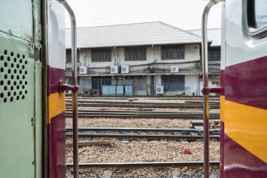 Tay tren Bogie arasında